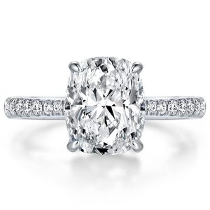 Bague de fiançailles en moissanite taille radiant, monture à griffes en argent 925, bande pavée, bijoux fins classiques pour femme - Product Image 1