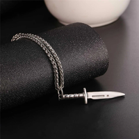 Dague en acier inoxydable plaqué or à la mode Stiletto couteau pendentif collier chaîne à maillons pour cadeau