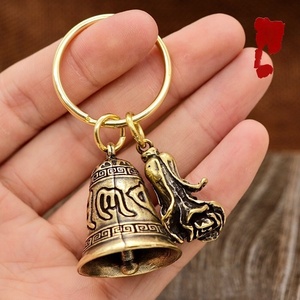 Rétro Sculpture Bouddhisme Six Caractères <span class=keywords><strong>Mantra</strong></span> Vintage Bijoux En Laiton Cloche Porte-clés Cuivre Cloche En Métal Porte-clés Porte-Bonheur Souvenir - Product Image 3