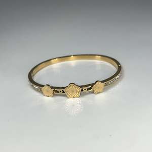 Pulsera de cristal de acero inoxidable 316L con baño de oro PVD y diseño de flor para mujer. - Product Image 1