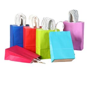 Sacs à main en papier kraft colorés avec logo imprimé pour le nouvel an sac cadeau de noël emballage sacs en papier à emporter pour traiteur vente en gros - Product Image 1