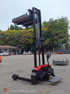 Máquina elevadora 2T Carretilla elevadora inteligente <span class=keywords><strong>CE</strong></span> Apilador de carga automática 500kg 1000kg <span class=keywords><strong>1500kg</strong></span> Apilador de palés eléctrico de elevación automática portátil Precio - Product Image 4