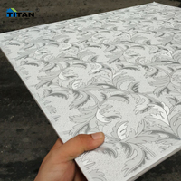 Plafond de maison, lambris en PVC, plafond en vinyle, revêtement décoratif en PVC, dalles de plafond en PVC, décoration de plafond en plâtre 603, 60 x 120