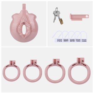 กรงครอบอวัยวะเพศชายสีชมพู FRRK ทำจากพลาสติก ABS พร้อมห่วงรัดอวัยวะเพศ 4 วง  พร้อมตัวล็อค  สายรัดอวัยวะเพศ  เข็มขัดรัดอวัยวะเพศ  ของเล่นทางเพศแบบ BDSM สำหรับผู้ชายและเฟมบอย - Product Image 5