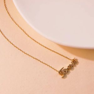 Élégant collier pendentif en chaîne à maillons en acier inoxydable 304 plaqué or 18 carats avec perles et diamants Style religieux en forme de lettre disponible - Product Image 5