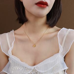 Collier pendentif cœur en acier inoxydable plaqué or 18 carats, romantique et simple, cadeau de la Saint-Valentin pour femmes - Product Image 3