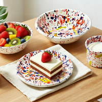 Assiettes, bols, tasses à lait, bols à salade et à yaourt, plateaux de service et ensembles de vaisselle en émail, faits main, à effet éclaboussures de peinture, pour la maison