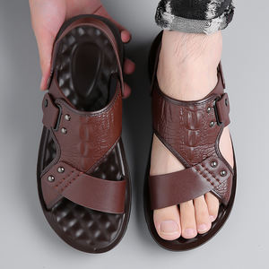 Sandales d'été pour hommes Vente en gros de chaussures de plage antidérapantes à <span class=keywords><strong>semelle</strong></span> épaisse pour usage extérieur Sandales de papa d'âge moyen à double usage - Product Image 4