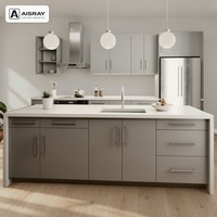Meuble de cuisine stratifié au design moderne, configuration îlot, rangement par tiroirs, unités sur mesure et boîtes en panneaux de particules