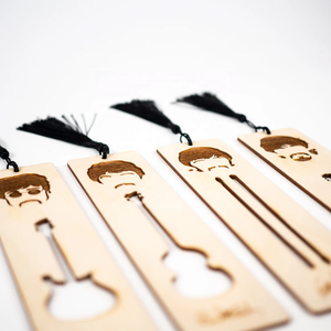 Paquete <span class=keywords><strong>de</strong></span> 4 Marcadores <span class=keywords><strong>de</strong></span> Libros <span class=keywords><strong>de</strong></span> Madera con Borlas <span class=keywords><strong>de</strong></span> Bandas <span class=keywords><strong>de</strong></span> Rock Clásicas, Personalizables, Regalo Ideal para Fanáticos del Rock y Amantes <span class=keywords><strong>de</strong></span> <span class=keywords><strong>los</strong></span> Libros, para Fiestas y Promociones - Product Image 3