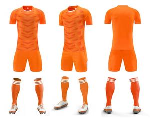 Nouveau maillot de compétition d'achat de groupe de vêtements de football de football respirant à séchage rapide avec impression en gros d'usine pour l'entraînement - Product Image 3