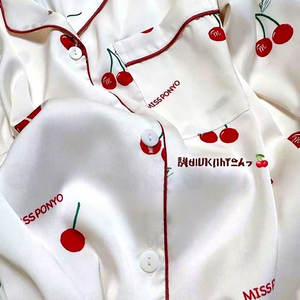 Pyjama en soie respirante à manches longues et coupe longue, motif petites cerises, style français haut de gamme, pour le printemps et l'automne, tenue d'intérieur, transfrontalier - Product Image 2