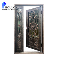 Porte d'entrée double en fer forgé de luxe avec accents dorés, décor floral orné et verre dépoli pour villa