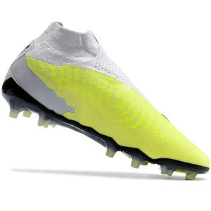 Chaussures de football pour hommes de haute qualité, design personnalisé, dessus en microfibre, doublure en mesh, semelle intermédiaire en EVA, semelle extérieure en caoutchouc - Product Image 3