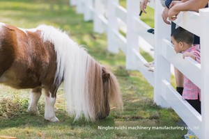 Valla de <span class=keywords><strong>PVC</strong></span> de 3 rieles para caballos con puerta de seguridad - Cercado duradero resistente a los rayos UV para ranchos de caballos - Product Image 2