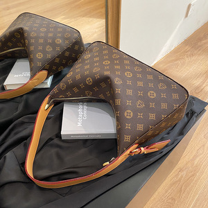 กระเป๋าถือสะพายไหล่ผู้หญิงหนัง PU หรูหรา ปี 2025 แฟชั่นใหม่ ความจุเยอะ กันน้ำ สไตล์เดรส ซิปเดี่ยว ลายตัวอักษร - Product Image 4