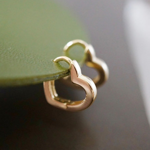 Orecchini a Cuore con Clip, Design Minimalista ed Elegante, Gioielli da Donna per Uso Quotidiano, Orecchini Statement - Product Image 2