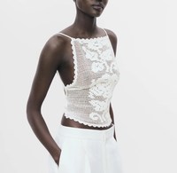 Débardeur décontracté pour femme à manches courtes avec col carré ouvert à motif floral, dos ouvert, maille respirante en dentelle avec logo sur le devant