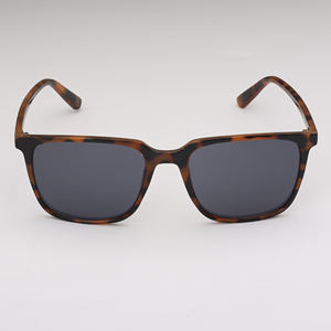 แว่นกันแดดทรงสี่เหลี่ยมเต็มกรอบสำหรับผู้ชาย รุ่นใหม่ปี 2025 ผลิตตามแบบ OEM พร้อมเลนส์ป้องกันรังสียูวี 400 มีสี Pantone ให้เลือก - Product Image 6