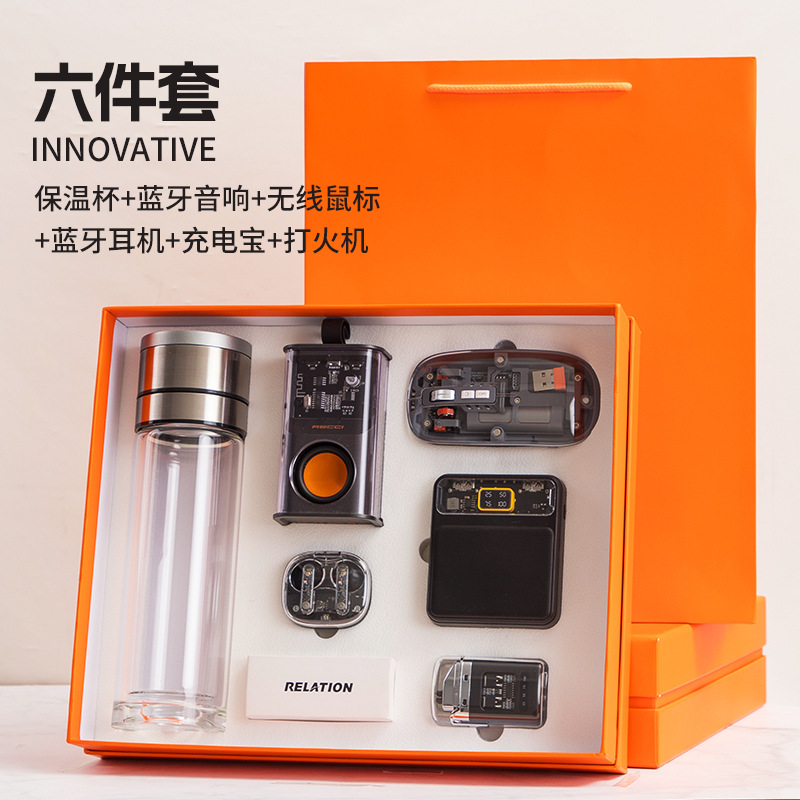 Ensemble de six pièces : enceinte Bluetooth mech-black et briquet.