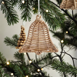GREENCRAFT hecho a mano tejido a mano respetuoso con el medio ambiente campana de ratán árbol de Navidad adorno colgante con forma personalizable y tamaño reutilizable - Product Image 1