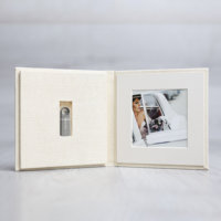 Boîte d'emballage USB pour mariage Taille personnalisée Logo en relief Étui USB pliable pour mariage avec photo insérable