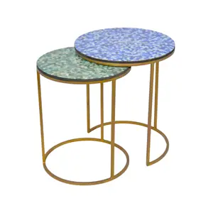 金属框架，带马赛克木质顶部嵌套边桌，一套2个重量轻、价格低的婚礼中心边桌
