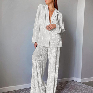 2022 Lente Valentijnsdag Nieuwe Designer Gouden Diamant Fluwelen Pyjama <span class=keywords><strong>Sets</strong></span> voor Vrouwen Familie Sexy Pyjama Tweedelige Nachtkleding Lounge Wear - Product Image 3