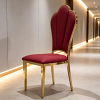 Chaise de salle à manger d'hôtel de luxe en acier inoxydable doré, dossier en forme de coquille, capitonnée en cuir blanc