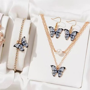 Ensemble cadeau personnalisé avec montre électronique en peluche papillon, collier pendentif perle en forme de larme et boucles d'oreilles - Product Image 2