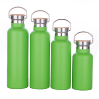 Bouteilles d'eau en acier inoxydable de 750 ml en forme de gourde pour le vélo, la randonnée, le sport et les activités de plein air