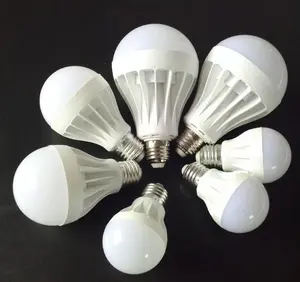 LED ışık ampul plastik kapak üretim tesisleri otomatik enjeksiyon makinesi