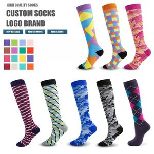 Calcetines Deportivos Transpirables de Compresión hasta la Rodilla para Hombre y Mujer, Calcetines de Compresión para Correr, Ciclismo y Actividades al Aire Libre - Product Image 1