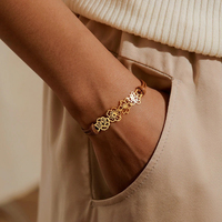 Bracelet réglable en corde tressée fait main avec breloque fleur ajourée vintage pour femme, idéal pour le quotidien, les fêtes ou comme cadeau