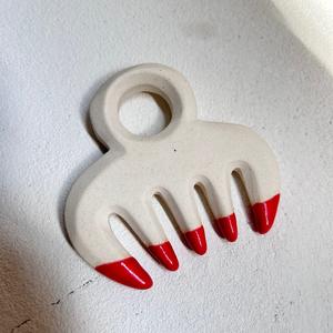 Peine de cerámica Gua Sha para masaje del <span class=keywords><strong>cuero</strong></span> <span class=keywords><strong>cabelludo</strong></span>, guasha de cerámica con cabeza, masajeador para aliviar el <span class=keywords><strong>dolor</strong></span> de meridianos, cepillo para el cabello - Product Image 4