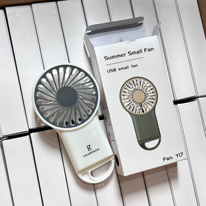 Nouveauté Logo personnalisé Cadeaux Vent frais Ventilateur à main de refroidissement par air Mini ventilateur de bureau portable USB rechargeable avec crochet - Product Image 6