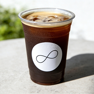 Gobelets en plastique jetables transparents de 16 oz en PET avec couvercles plats, logo personnalisé imprimé pour les boissons froides comme le thé au lait, la vodka, taille 12 oz - Product Image 1