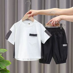 Set di abbigliamento alla moda per ragazzi, maglietta e pantaloncini stampati alla moda, completo morbido da 2 pezzi per le vacanze estive per ragazzi, per feste in spiaggia - Product Image 6