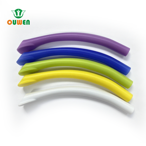 Ouwen Manufacture OW-16-1 Punta de tubo de succión fuerte dental desechable 10 PCS por bolsa Aspirador de <span class=keywords><strong>saliva</strong></span> de pico de pato para adultos - Product Image 1