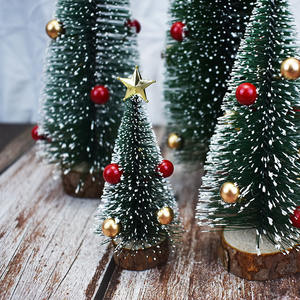 Mini arbre artificiel, petit sapin de Noël en brosse à bouteille avec boules colorées, guirlande de Noël miniature de bureau - Product Image 3