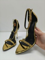 Sandales de soirée à talons hauts pour femme 2026, avec chaîne dorée de luxe, breloque cadenas, talon aiguille et bride en T – Prise en charge OEM/ODM personnalisée par l'usine