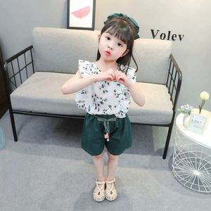 Ensemble deux pièces à volants floraux mignons pour bébés filles, haut sans manches et short d'été - Product Image 4