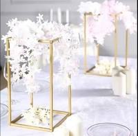 Support floral en fer forgé doré pour mariage, avec cadre géométrique, pour décoration et arrangement, servant également de guide d'allée