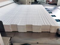Chaîne de production de machines de conversion de mouchoirs en papier entièrement automatiques 7L à tirage par le bas, haute efficacité, 4-6 T/J, pour le pliage de sacs souples