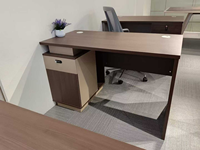 Bureau informatique en bois simple pour le bureau, avec tiroir verrouillable, meuble de rangement et passe-câbles, idéal pour poste de travail d'employé - Vente en gros