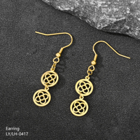 Anting-anting gantung vintage berbentuk bunga empat daun berongga dengan rumbai panjang, mewah, bergaya, dan personalisasi khusus dari baja tahan karat 304/316L berlapis emas.