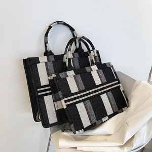 حقائب يد عصرية صغيرة مخصصة عالية الجودة فاخرة للسيدات حقائب كتف مع شعار مطبوع مخصص - Product Image 3