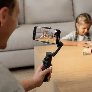 Osmo Mobile 8 Gimbal Portatile di Punta con Stabilizzazione a 3 Assi, Controllo Gestuale, Tracciamento Attivo e Treppiede Integrato - Product Image 5