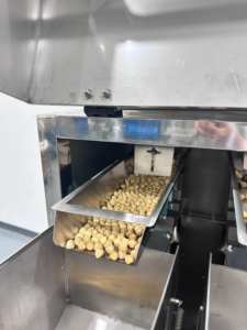 Machine de remplissage et d'emballage semi-automatique de grains de café, fruits secs, aliments pour chiens et aliments pour chats contrôlée par PLC - Product Image 2