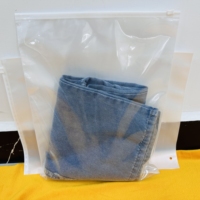 Sacs d'emballage en plastique transparent PE à fermeture éclair en PVC avec logo personnalisé pour chaussures et vêtements Sacs d'emballage de vêtements personnalisés